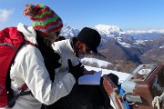 59 Firma sul diario  di vetta alla Madonnina dei Canti (1563 m)